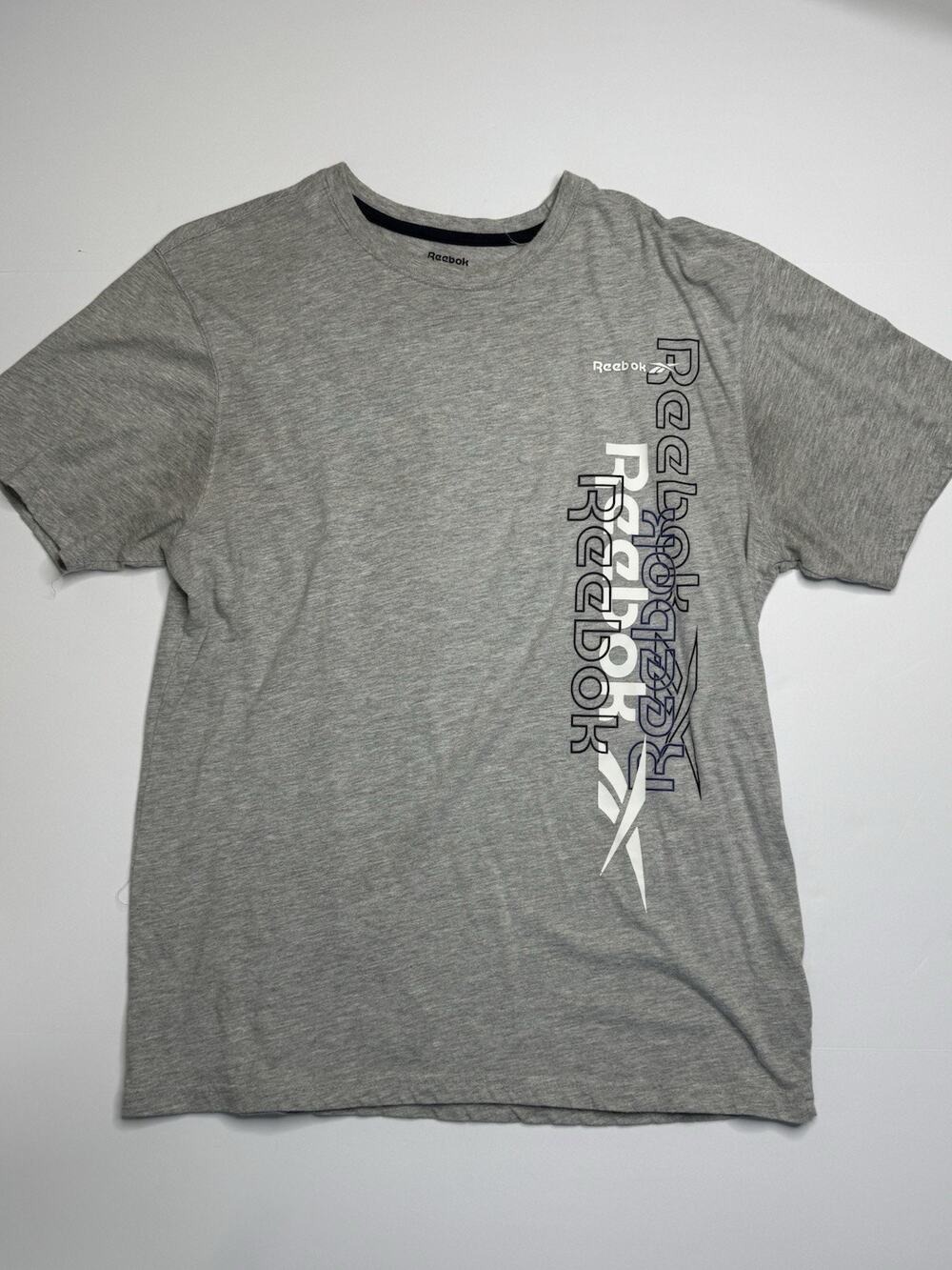 Reebok Men’s Graphic T-Shirt Size Large Gray Vertical Logo Athletic Tee